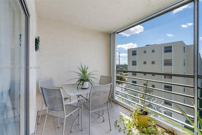 Building Photo - 321 SE 3rd St