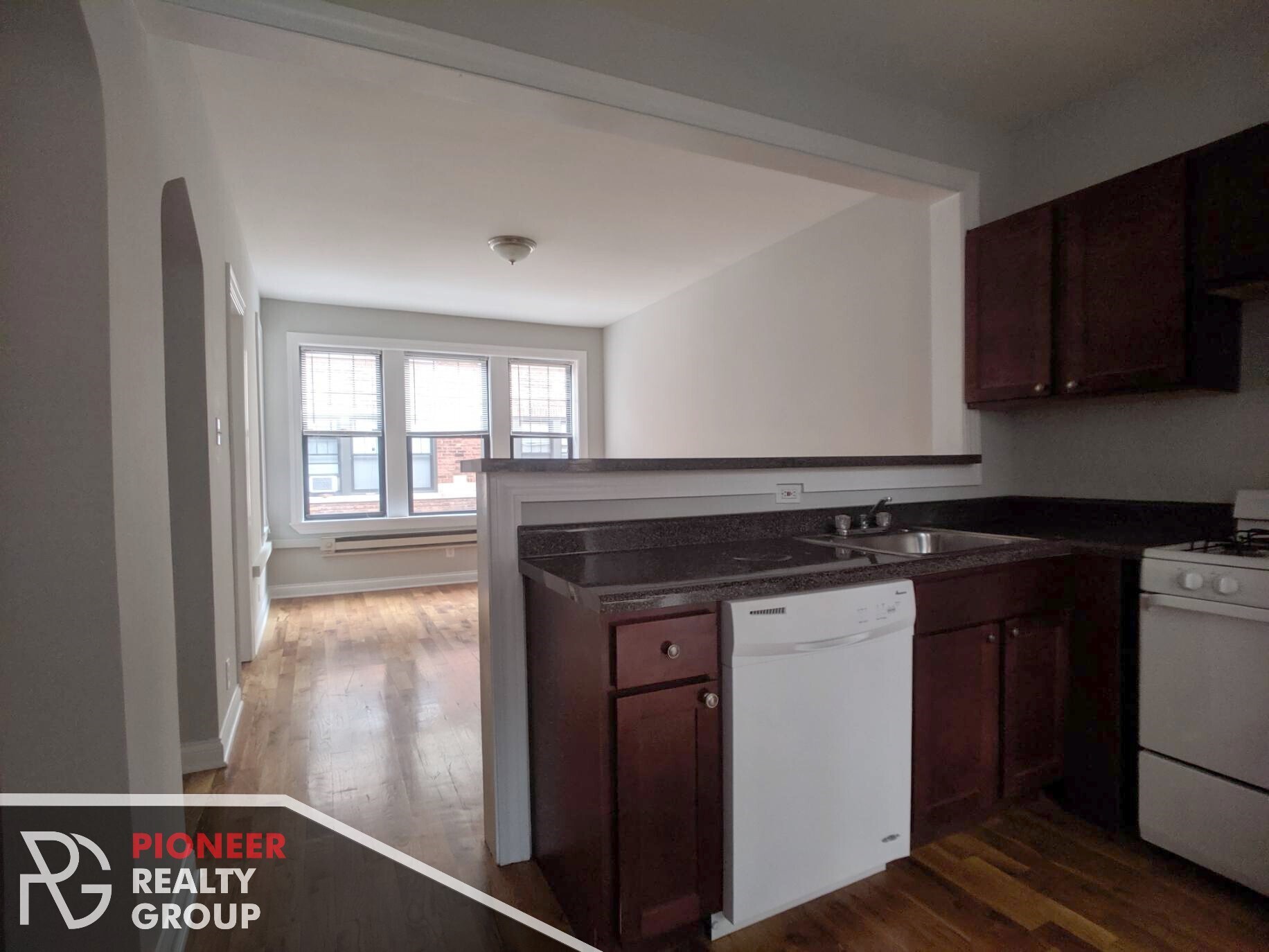 Building Photo - 4409 N Wolcott Ave