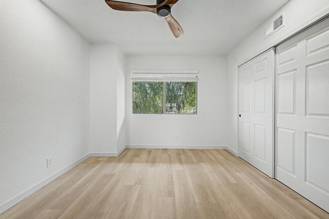 Building Photo - Remodeled 3BR End Unit Townhome in South Tempe | Private Yard + Covered Parking