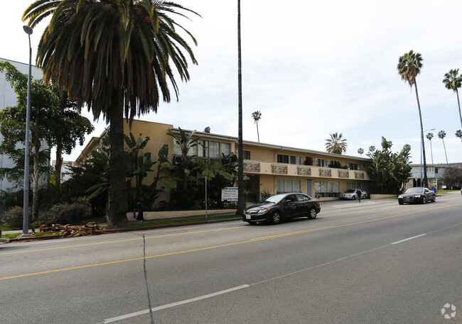 Building Photo - Hollywood Towers