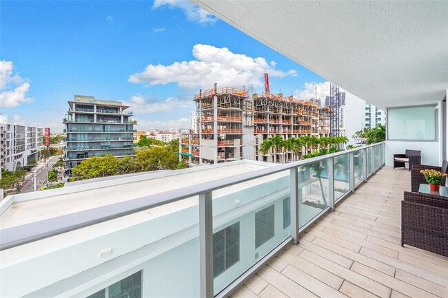 Building Photo - 1600 SW 1st Ave