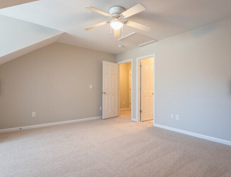 Building Photo - 511 Elm Ave