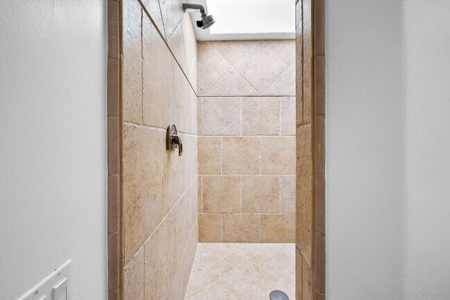 Building Photo - 73416 Mariposa Dr