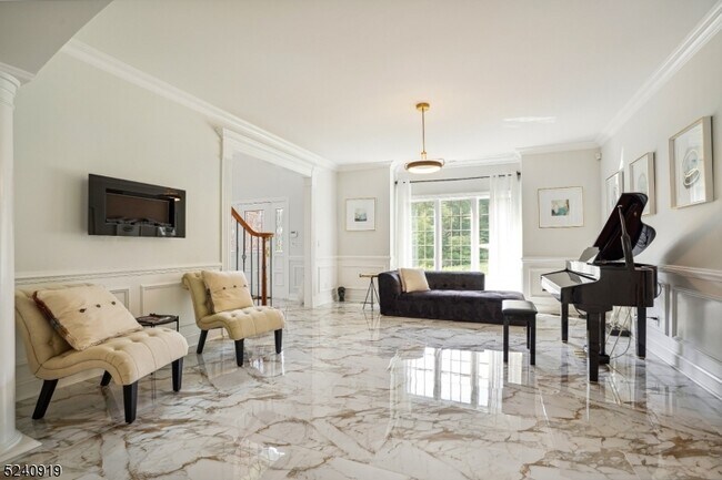 Building Photo - 22 Forest Hill Dr