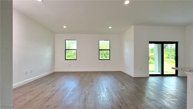 Building Photo - 8025 Oakleaf Cir