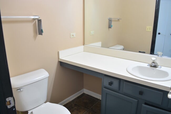 Building Photo - 1401 Grayshire Ct