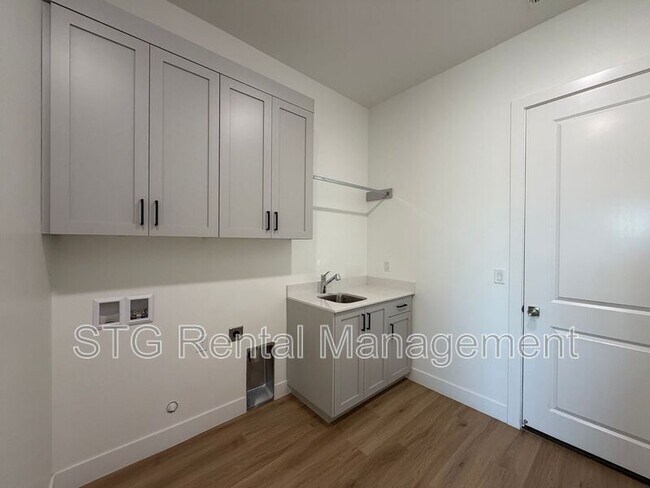 Building Photo - 2908 Church Oak Dr