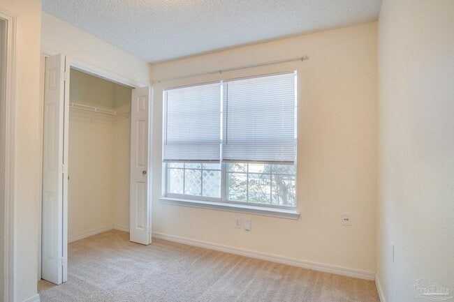 Building Photo - 8115 Heirloom Dr