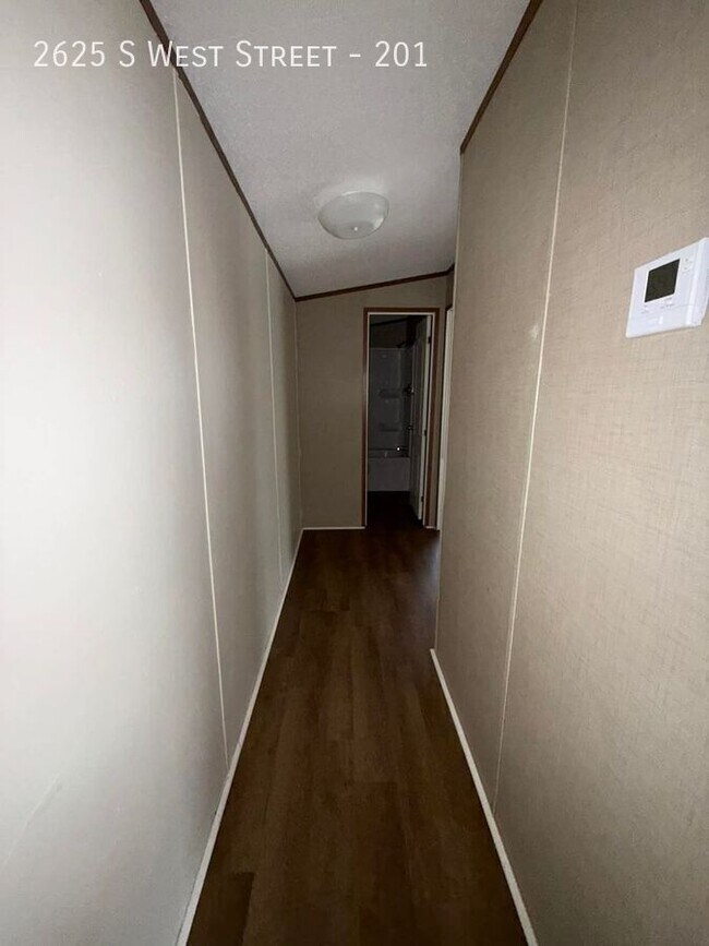 Building Photo - 2625 S West St