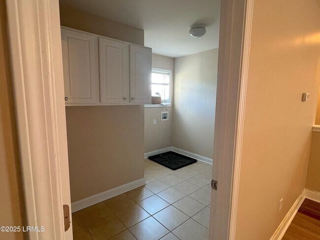 Building Photo - 29 Saluda Way