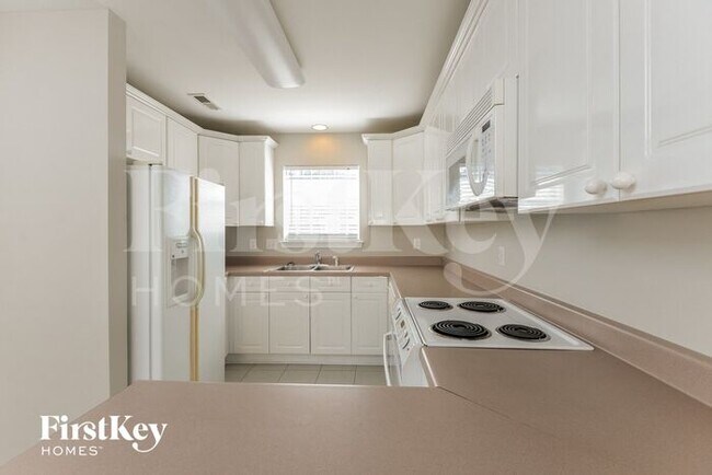 Building Photo - 261 St John Dr