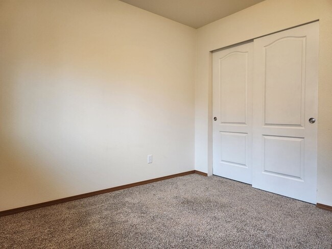 Building Photo - 240 Poplar St