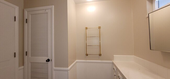 Building Photo - Beautiful 2 Bedroom / 2 Bath Bungalow Next to Hidden Valley Golf Club with Large Private Patio, N...