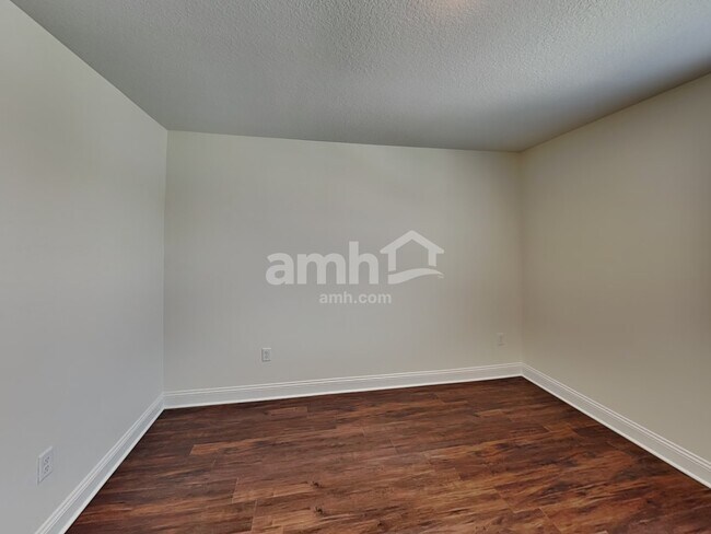 Building Photo - 347 Banyan Frst Dr
