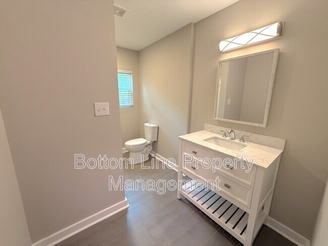 Building Photo - 4117 Oak Forest Dr
