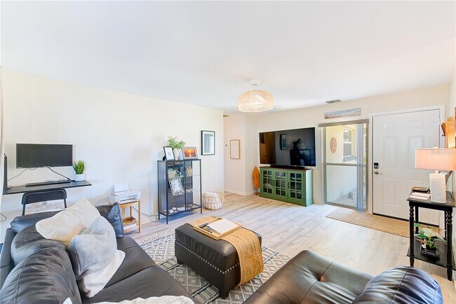 Building Photo - 14283 Sharon Dr