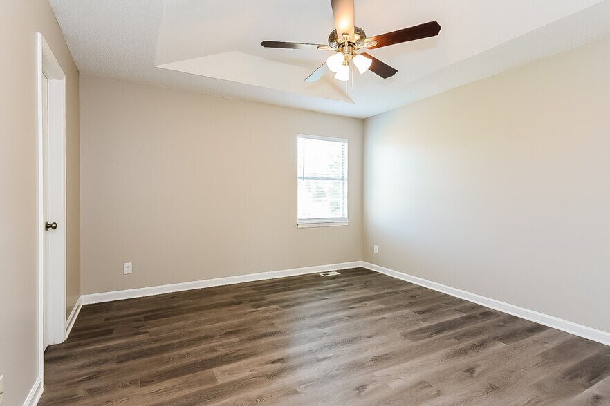 Building Photo - 12 Southview Dr