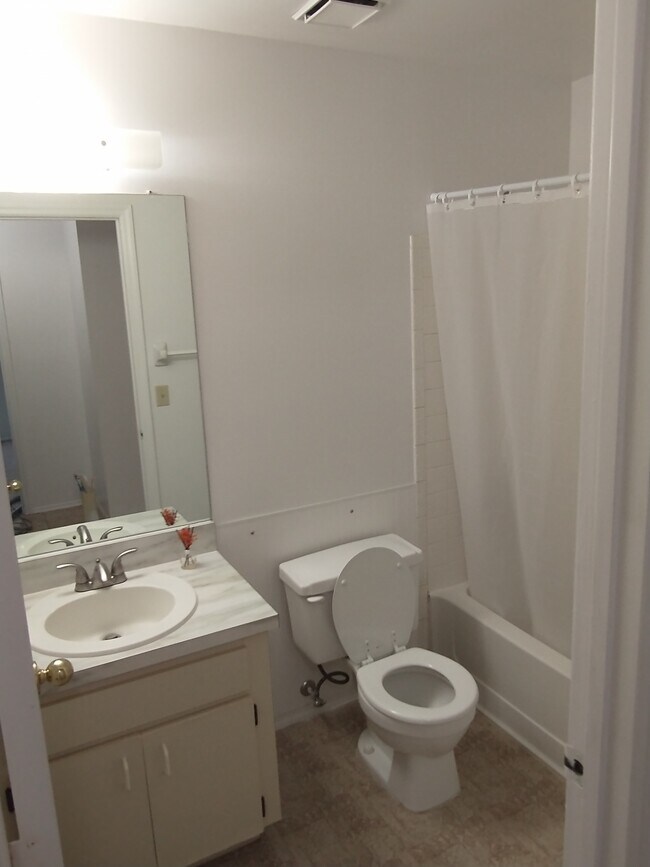 Building Photo - 1274 Schumann Dr