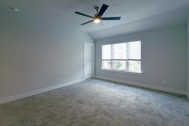 Building Photo - 817 Crystal Oak Ln