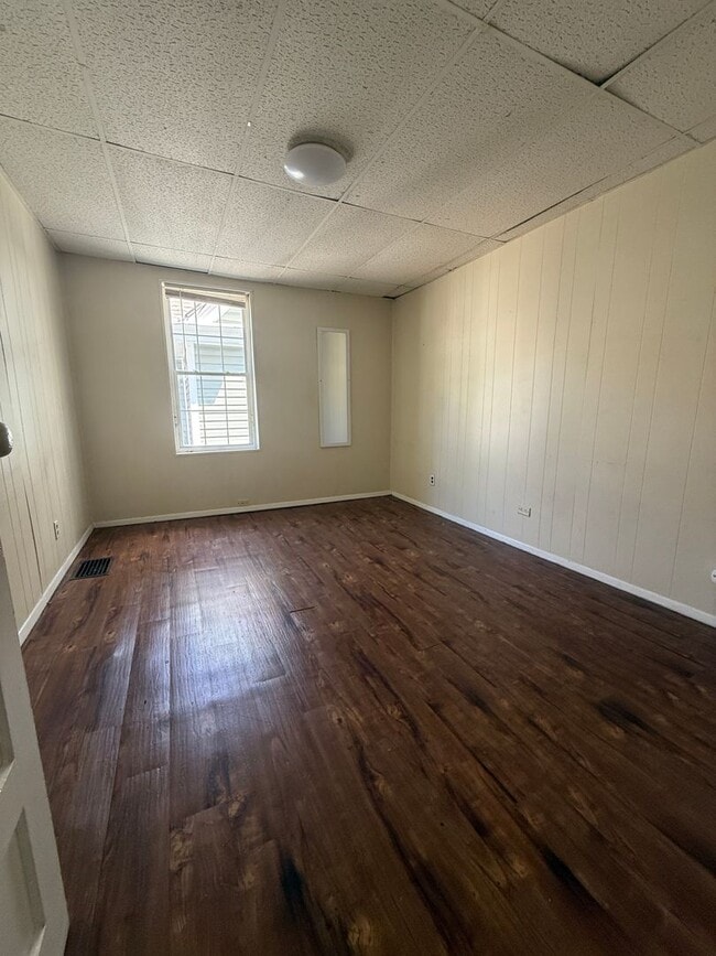 Building Photo - 382 Forest Ave