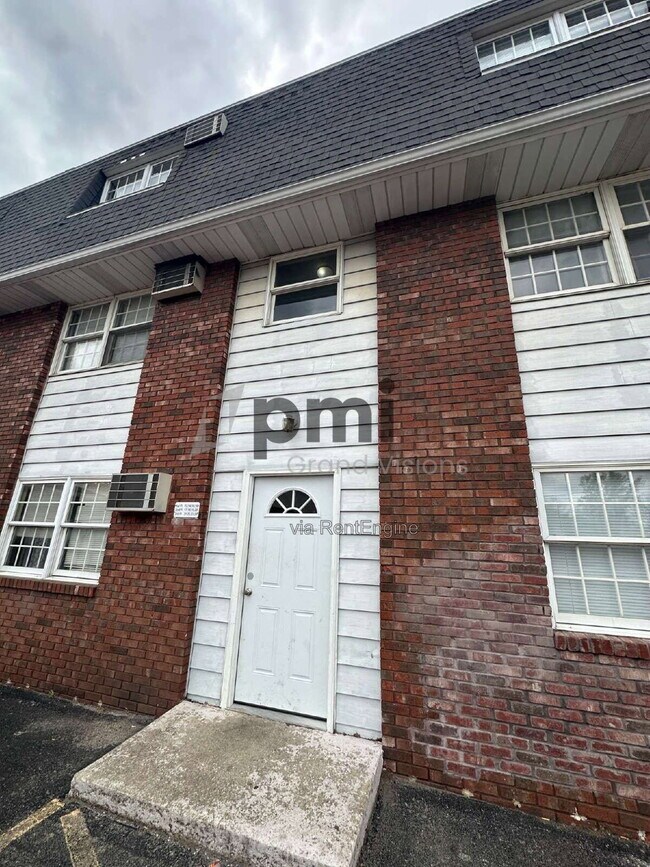 Building Photo - 24 W Buchanan Ave