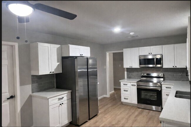 Building Photo - For Rent: Beautiful Single-Family Home in Seguin