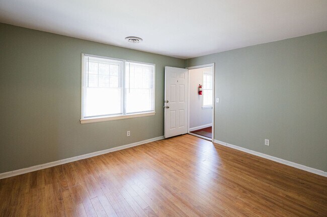 Building Photo - 315 S Mendenhall St