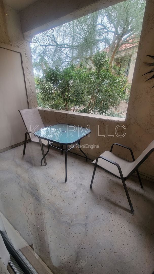 Building Photo - 9708 E Vía Linda