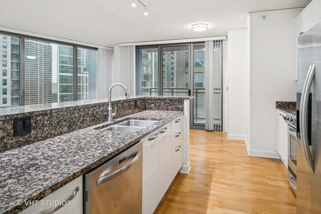 Building Photo - 450 E Waterside Dr