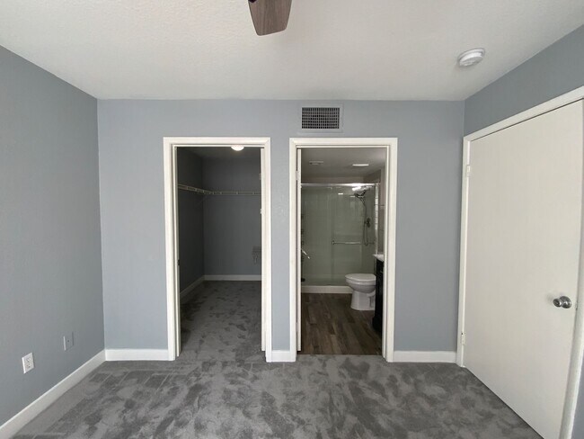 Building Photo - 2 Bed, 2 Bath, Condo with Pools, Fitness Center & Balcony located in Las Vegas, Nevada.