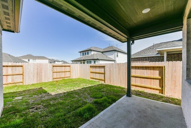 Building Photo - 745 Lake Lacosta Dr