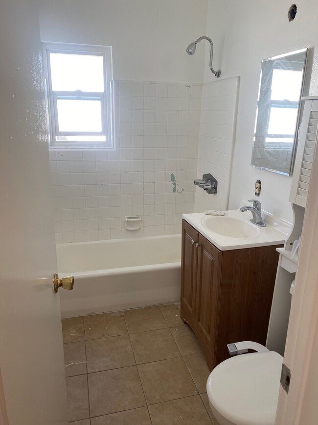 FULL BATHROOM - 11435 1/2 Venice Blvd