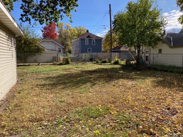 Building Photo - 115 W 13th St