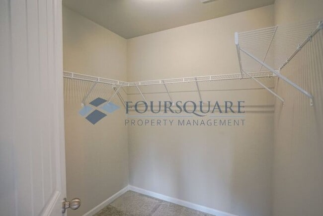 Building Photo - Spacious 3-Bed, 2.5-Bath Townhome with Washer/ Dryer Included – Located in Carlton Park Community