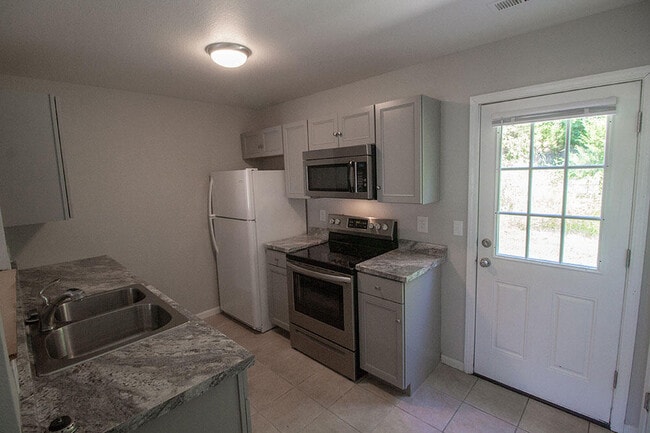 Building Photo - 1425 Greensboro Dr