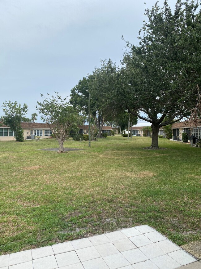 Building Photo - 630 Park Cir