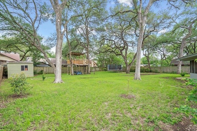 Building Photo - 9503 Castlewood Dr