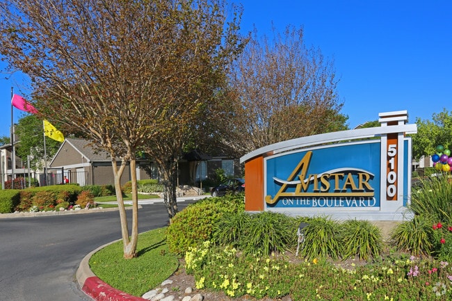 Building Photo - Avistar On The Blvd