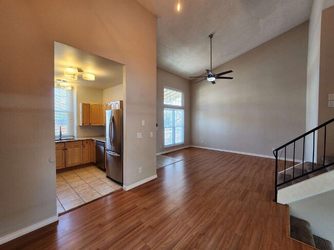 Building Photo - Beautiful 3 Bedroom Home In Great Neighborhood!