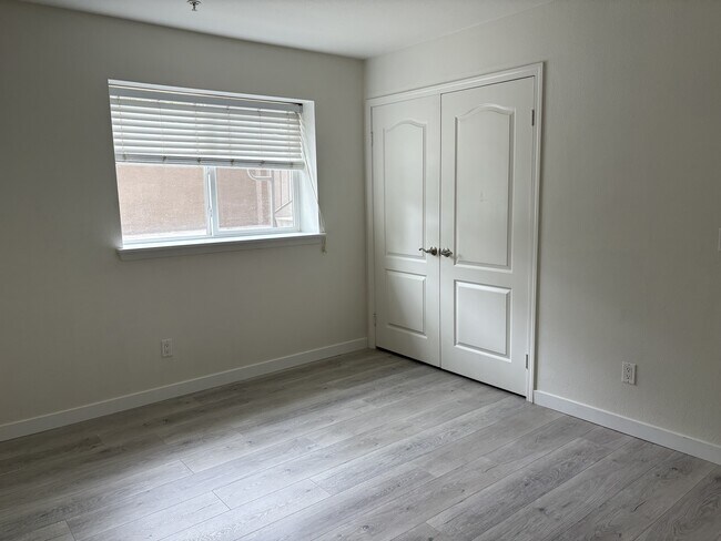 Building Photo - 4023 Bluff View Way