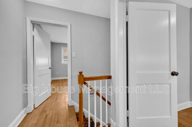 Building Photo - 4310 Roberton Ave