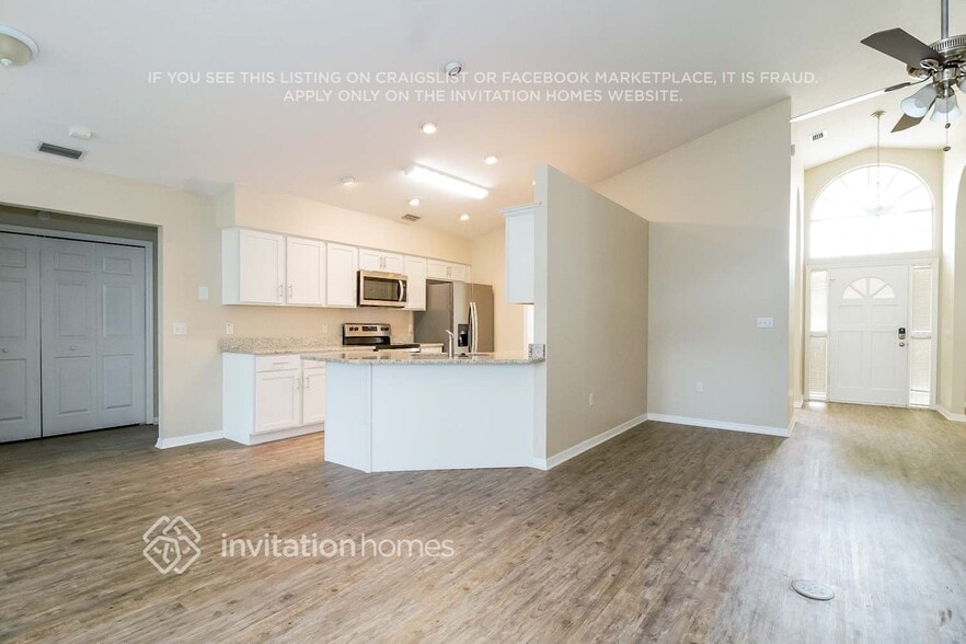 Building Photo - 139 Varsity Cir