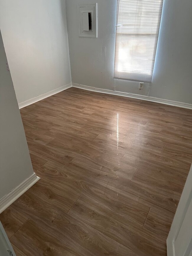 Building Photo - 3-Bedroom 2-Bath Home w/ Screened in Porch in Niceville