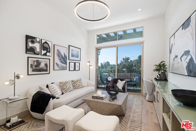 Building Photo - 130 S Sepulveda Blvd