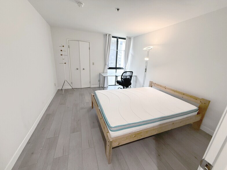 Building Photo - 222 S Central Ave