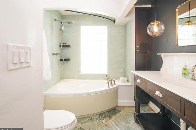 Building Photo - 5602 Hawthorne St