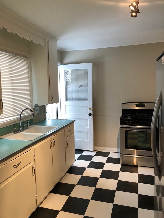 Building Photo - 103-105-105 Hampden Rd