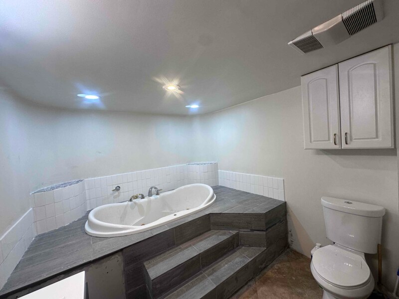 Building Photo - 3100 SE 122nd Ave