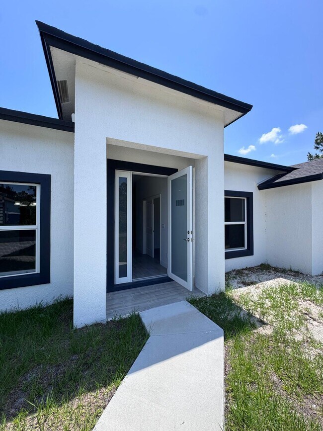 Building Photo - 3351 Lakeland Ave