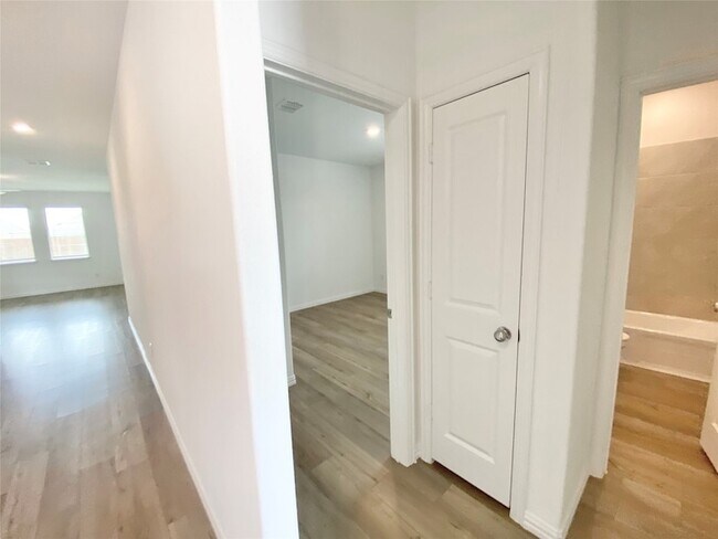 Building Photo - 8005 Green Heron Dr